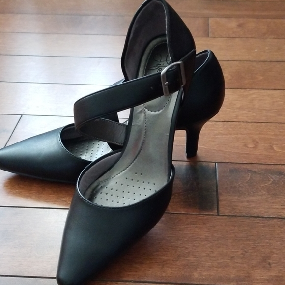 Life Stride Shoes | Black Cross Strap Heels Worn Once | Poshmark